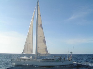 La Novia Sailing in Mid-Pacific